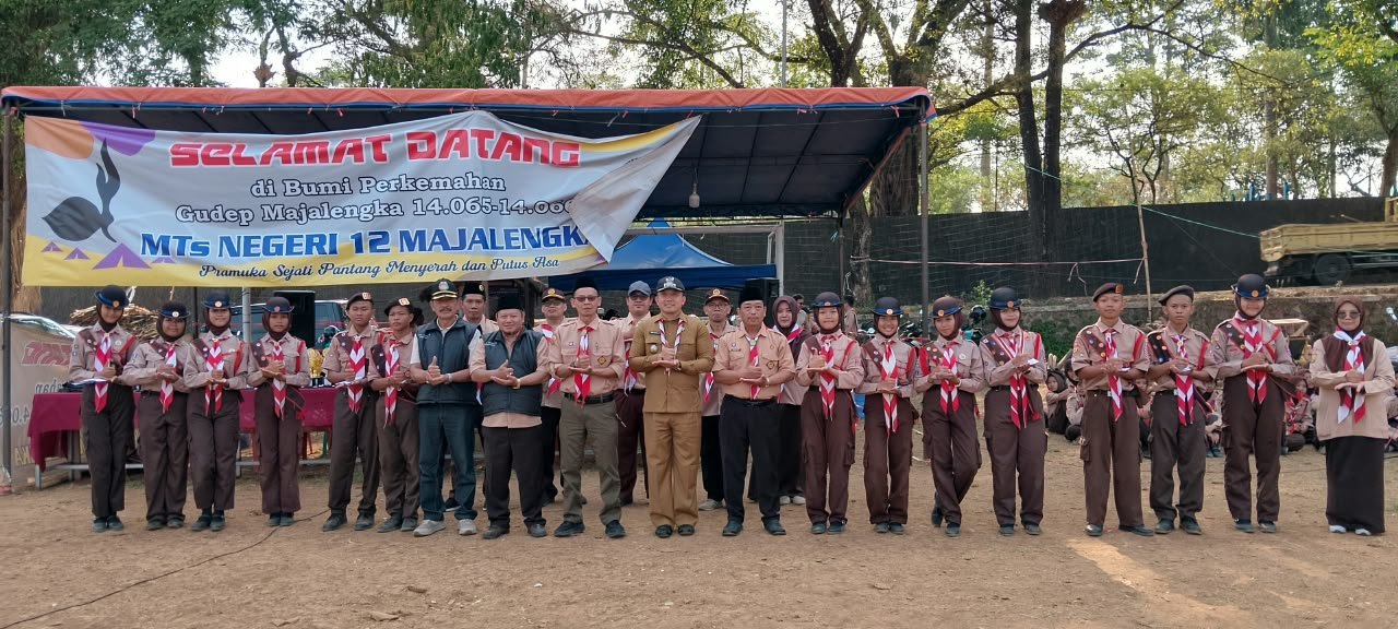Gebyar Dwibahasa, Camat Buka Perkemahan Pramuka MTsN 12 Majalengka di Pajajar